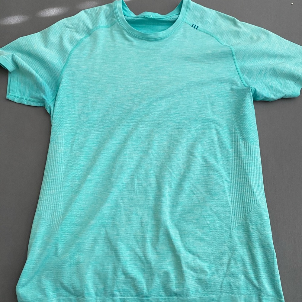 Lululemon metal vent tech size large